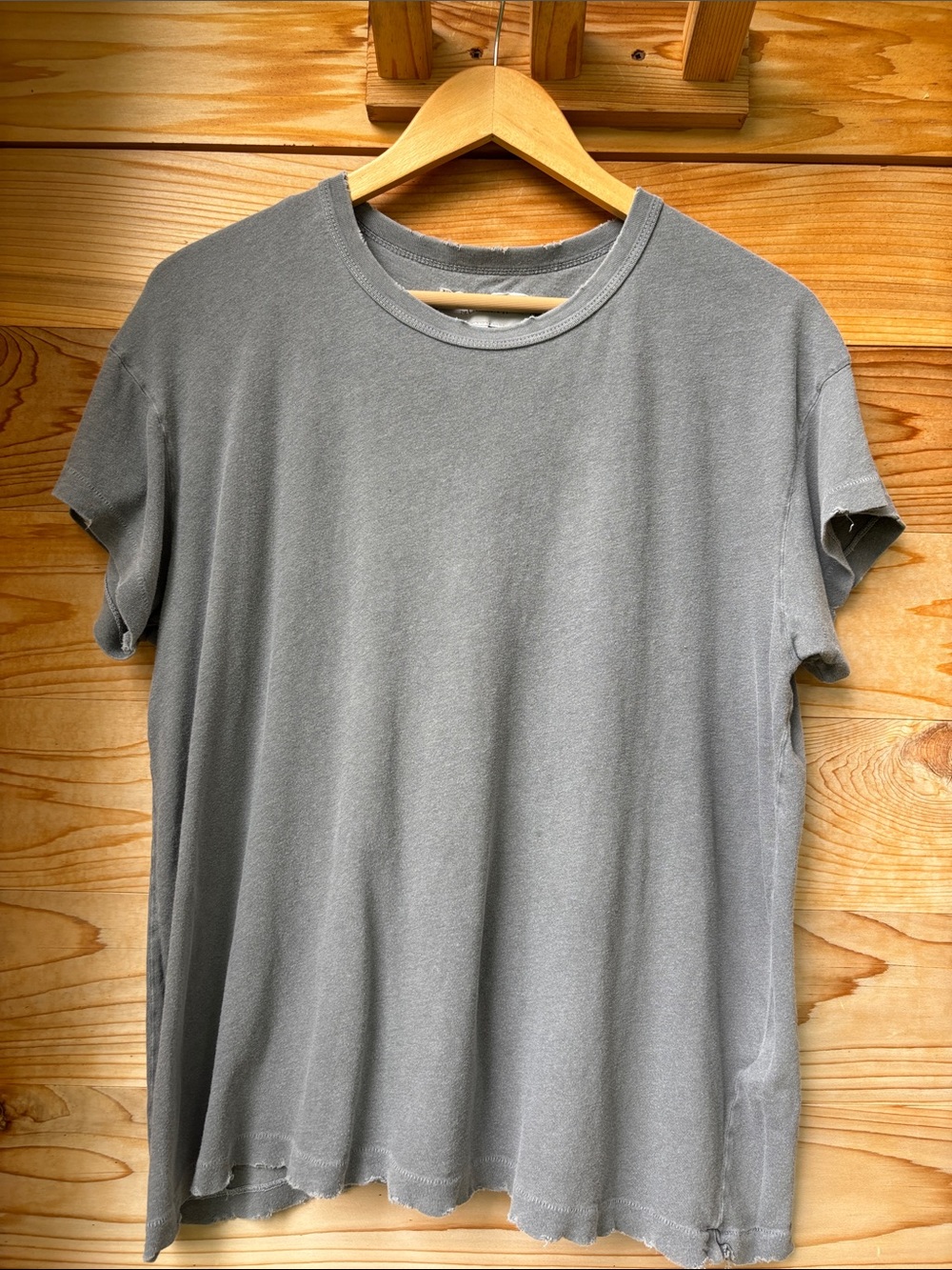 THE GREAT. Raw Edge Tee
100 % Cotton
Medium